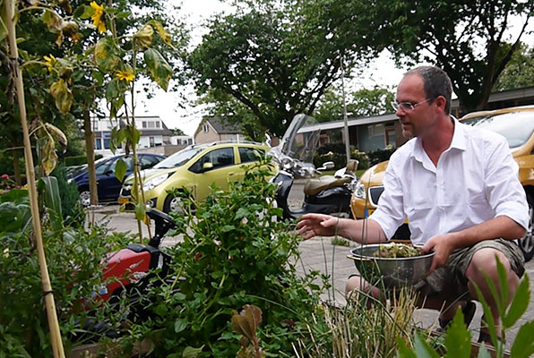 Hans vertelt over de voordelen van Nieuwzeelandse spinazie