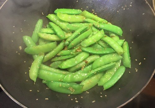 Snel recept: Peultjes wokken met knoflook