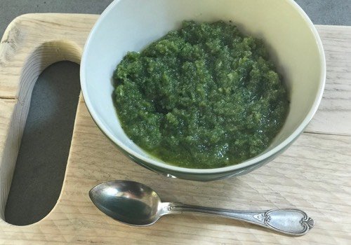 Zelfgemaakte pesto van basilicum en rucola