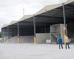 Hallen met voorraad vermiculiet