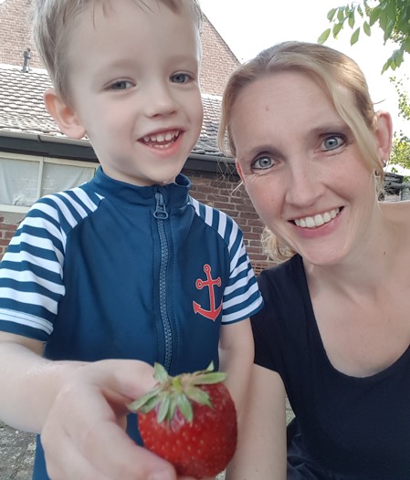 De eerste aardbei!