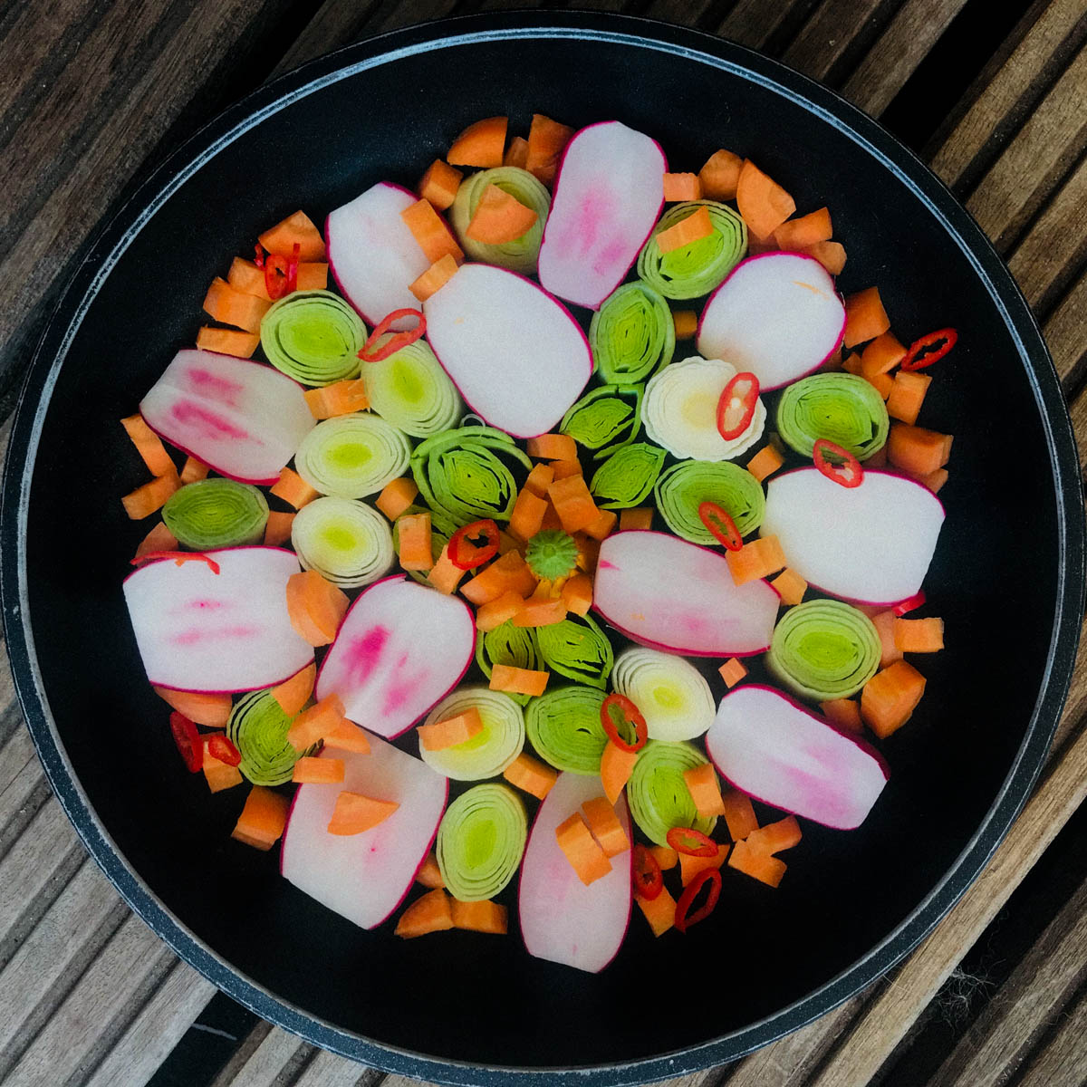 Maak een mooi plaatje van de groentes in de pan