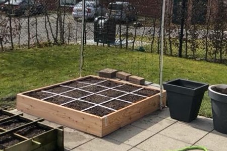 Remy's Makkelijke Moestuin, de moestuinbak staat