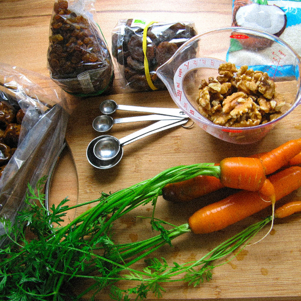 Benodigde ingrediënten voor de gluten- en suikervrije wortel cake