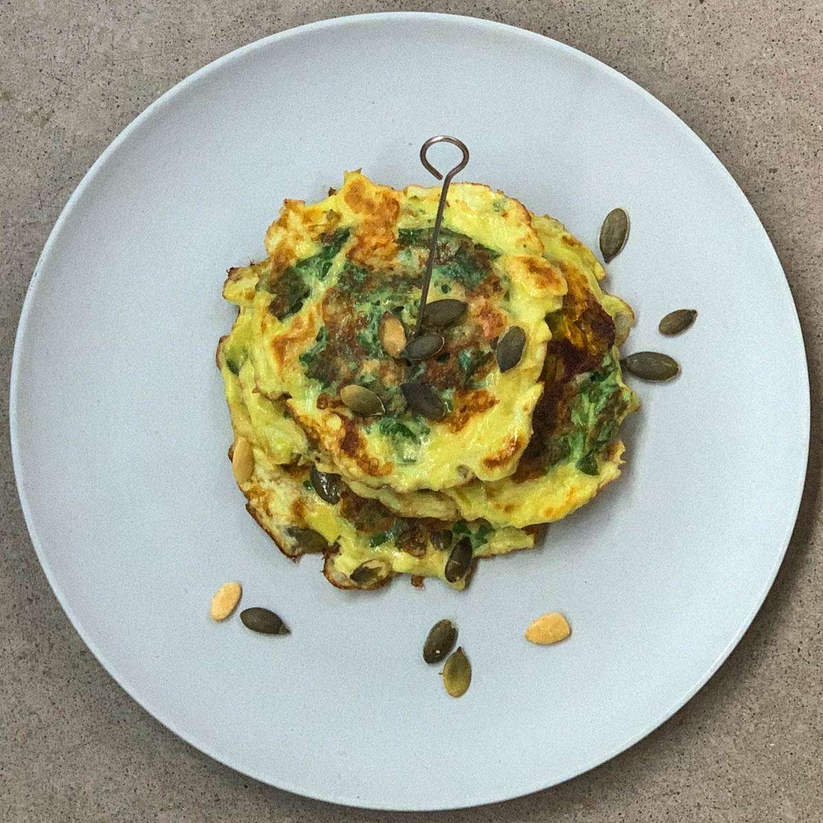 Pannenkoekjes met Nieuw-Zeelandse spinazie bakken