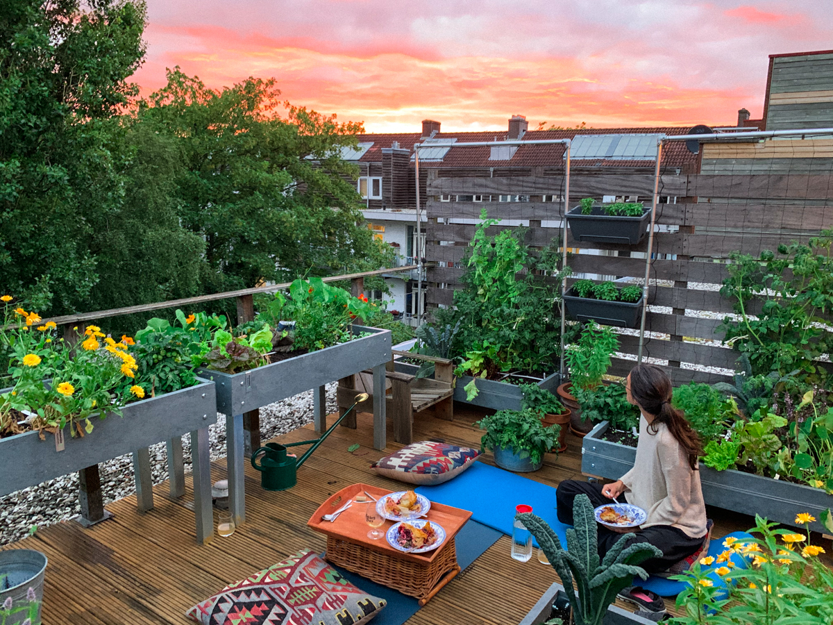 Balkon Amsterdam vol Makkelijke Moestuinbakken