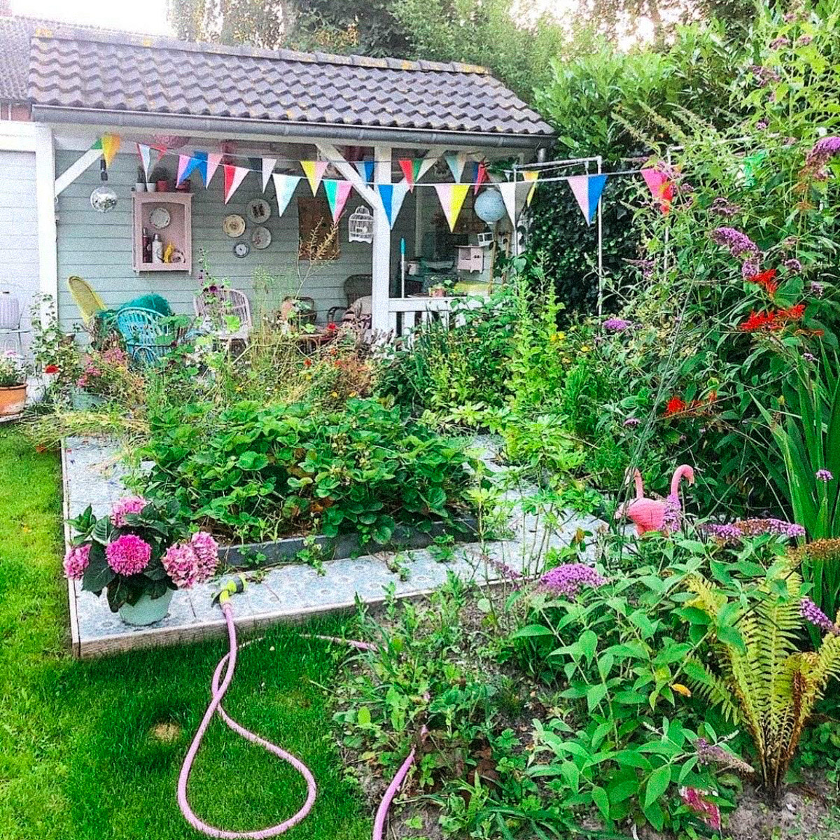 De tuin van Rode Kers aan het eind van de zomer